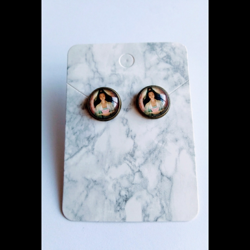 🌟3/$15 Antique Gold Glass Portrait Earrings